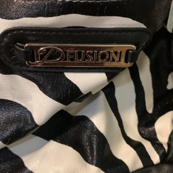 D fusion zebra print cross body purse - Picture 2 of 7